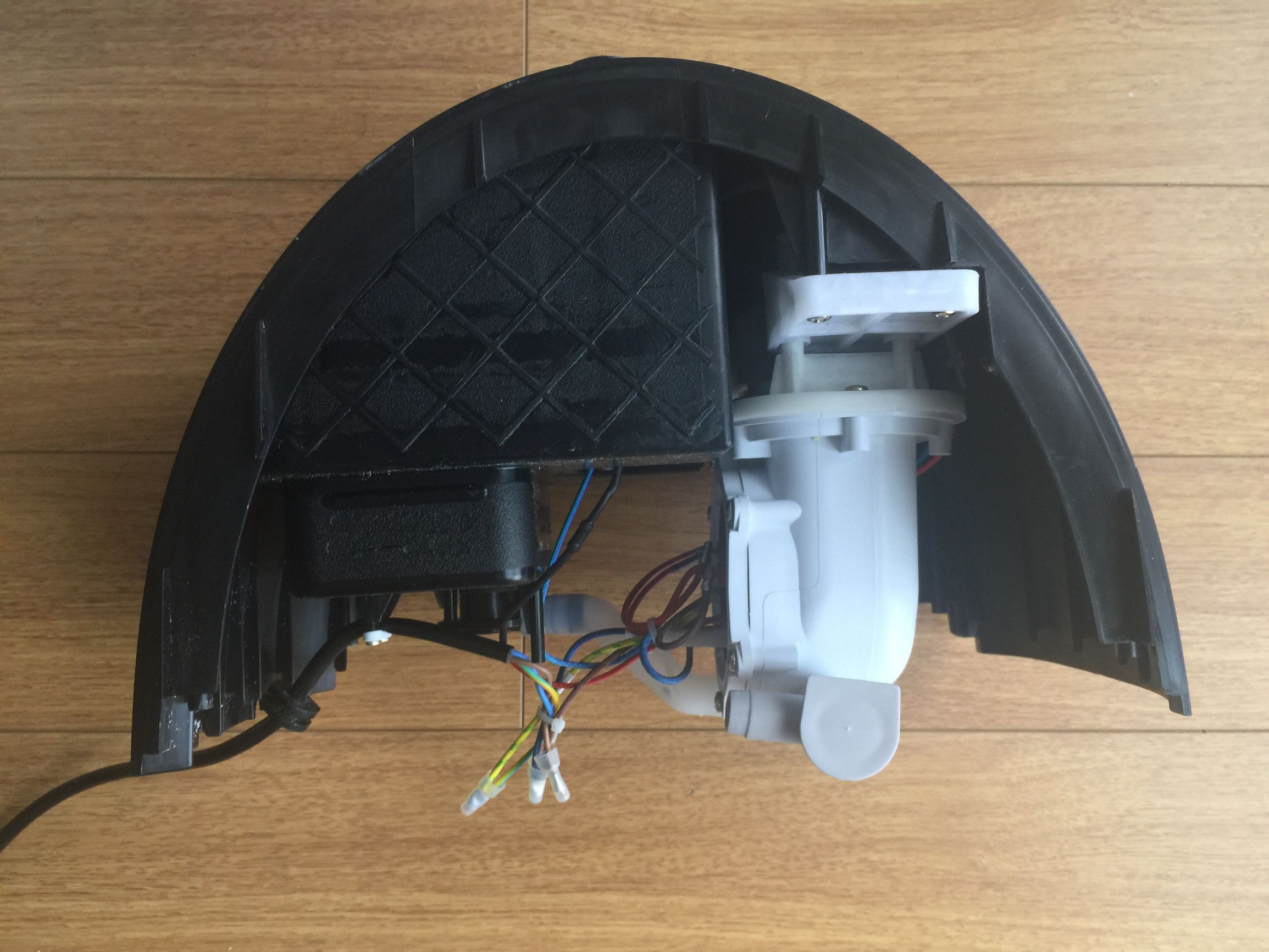 挂烫机漏电跳闸维修多少钱,蒸汽挂烫机漏电是什么原因