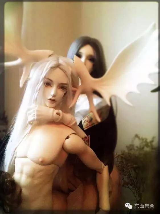 她是资深娃娘，也是暴雪爸爸的死忠粉