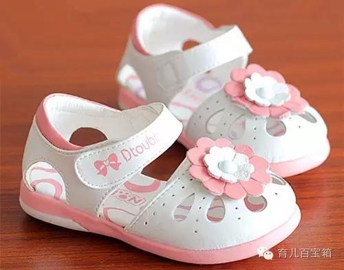 夏天给孩子买什么样的凉鞋,给宝宝买凉鞋要注意什么