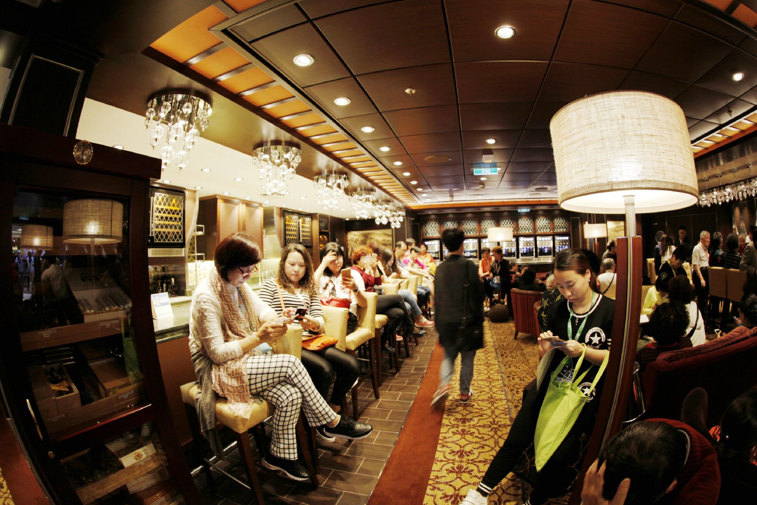 海洋量子号消费攻略,海洋量子号自由行攻略