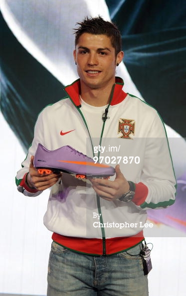 足球鞋nike传奇系列,耐克刺客cr7足球鞋推荐