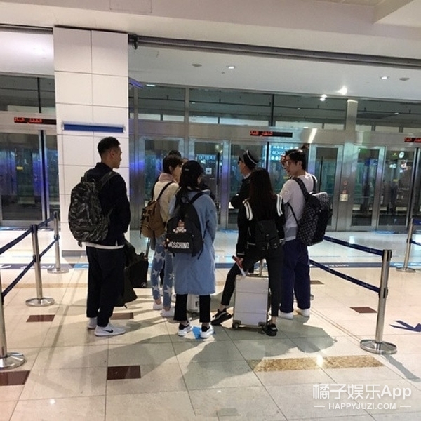 除了馕和牛肉干，吃货娜扎的行李箱里还带了这些美妆品！