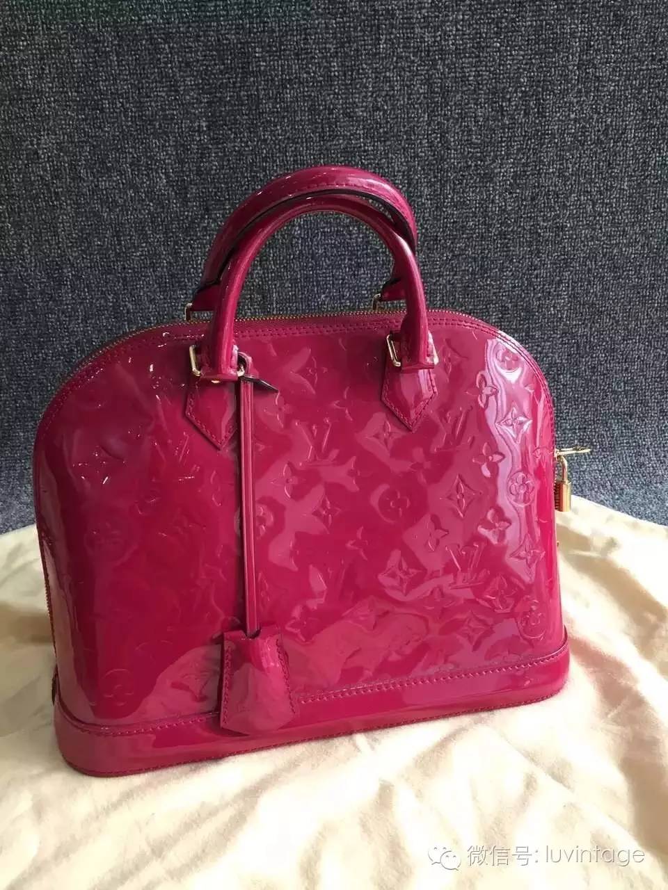 最近很火的明星lv包女,lvcapucines包