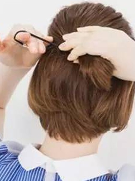 黑发色短发半扎发怎么扎图片,短发半扎高马尾怎么扎不会塌