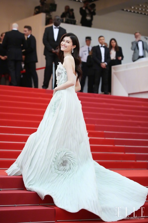 这15条来自戛纳的礼服裙,我们请你摸着良心来打分!