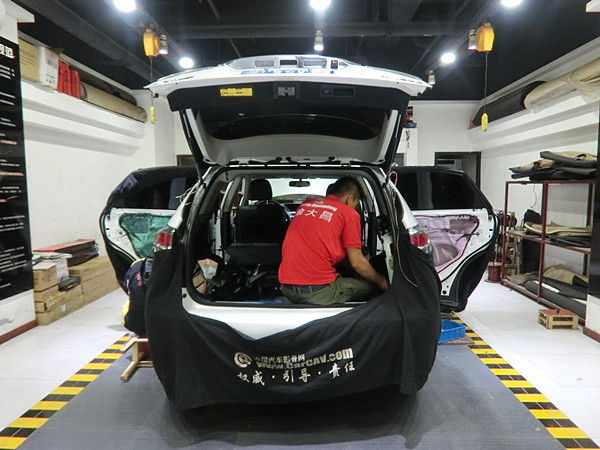 完美音质，雷克萨斯RX270汽车音响改装德国零点三分频喇叭功放低音