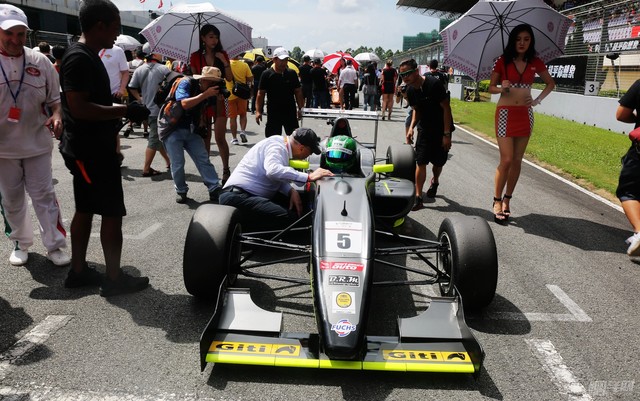 周末别宅啦快来看泛珠赛车节第一天的精彩花絮