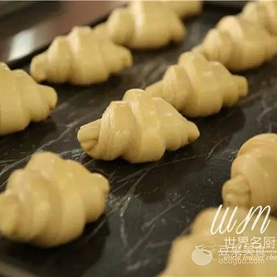 法国羊角面包制作方法,法式羊角面包的做法窍门
