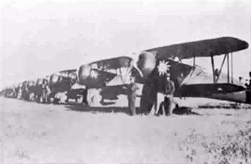 回忆已故父亲的图片,回忆父亲年轻的照片