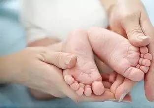 四岁孩子晚上睡觉老鼻塞怎么回事,宝宝睡觉鼻塞憋醒最快的解决方法