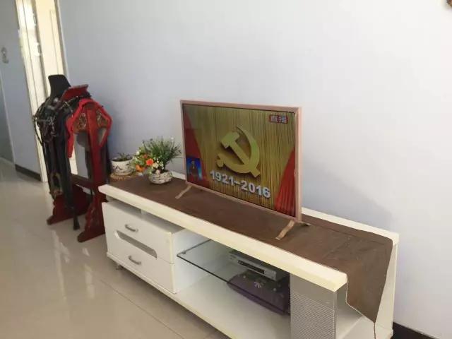 东乌旗各族干部群众收听收看庆祝中国*产党共**成立95周年大会实况