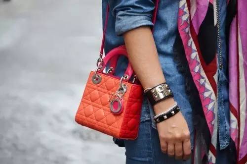这几款包包让你一包背进时尚圈,fashiontrends有什么包包
