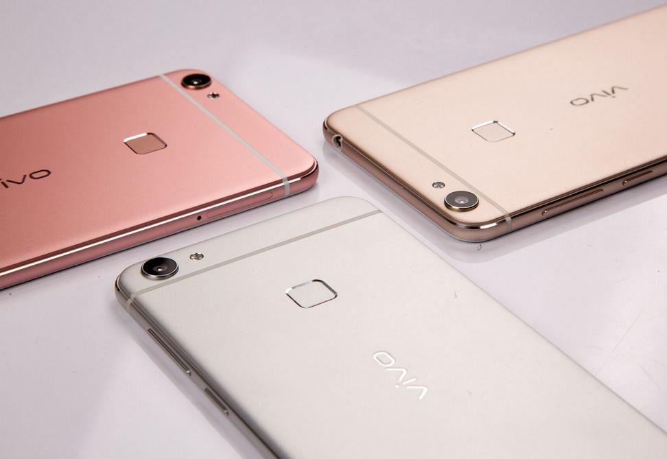 当年这首背景音乐太火了，步步高手机还在吗