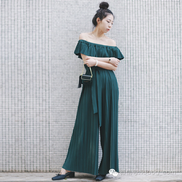 裹胸吊带宽肩,裹胸吊带需要怎么穿搭