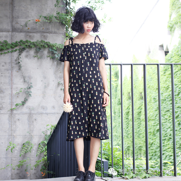 裹胸吊带宽肩,裹胸吊带需要怎么穿搭