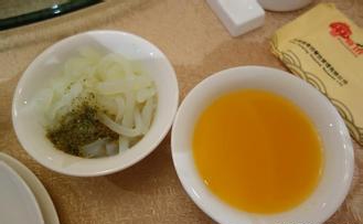 他家凉粉好吃，为啥不要钱？一家红火十年餐馆的生意经