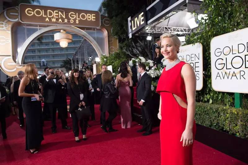 跟着别的女生买口红,跟着女明星买东西