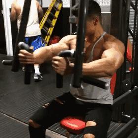 女生健身房锻炼胸部有用吗,女性去健身房练胸都练什么器械