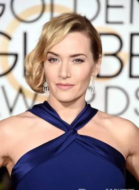 跟着别的女生买口红,跟着女明星买东西