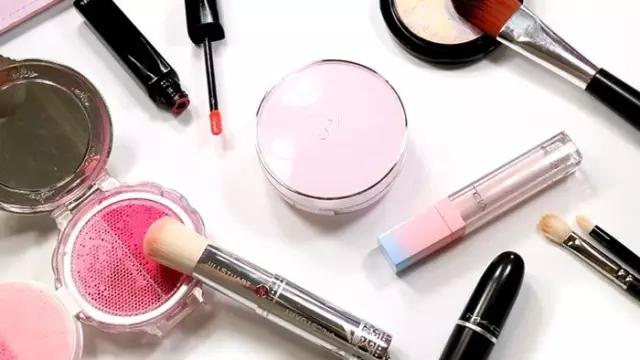 散粉粉饼哪个耐用又好用,散粉和粉饼更适合新手