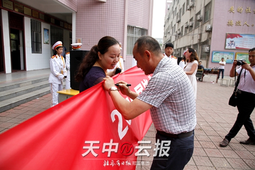 鎴戠殑瀹朵埂鍏腑,鍚堣偉鍏腑鎴戠殑姣嶆牎
