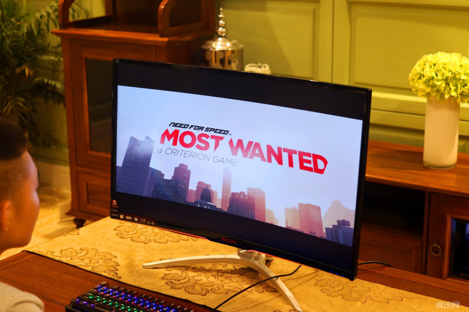 用aoc显示器玩英雄联盟画面变窗口,用aoc一体机玩csgo卡吗