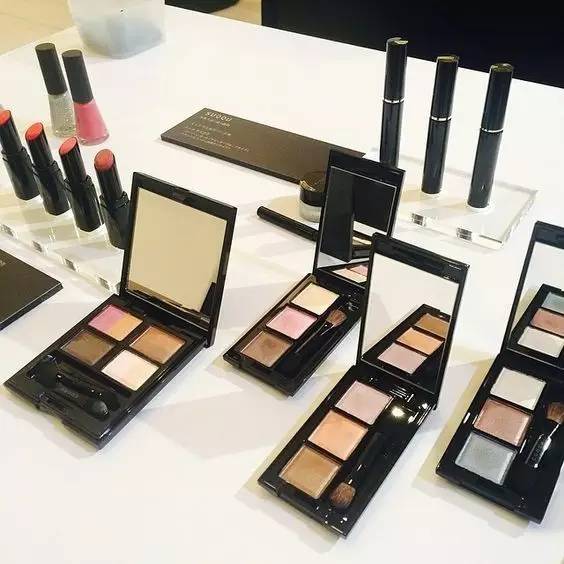 也不是非画不可，知道suqqu像银河系一样美就够了