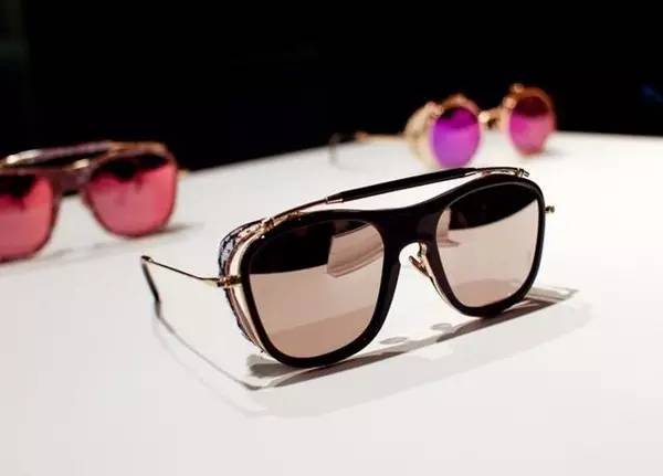 快拿下这只温柔野兽，TA能帮你挡脸藏肉！