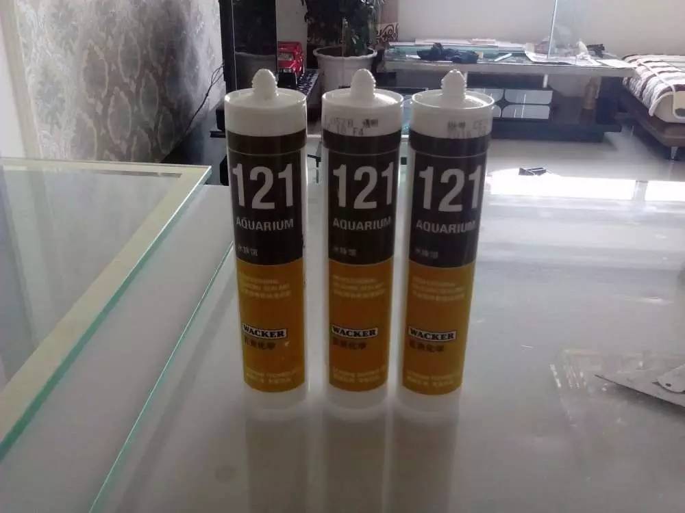 没养鱼有油膜,没养鱼只是在岸上走