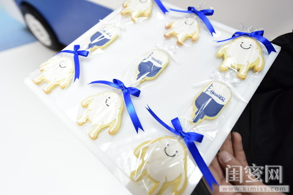 金智媛空降美迪惠尔”膜力100惠新肌”快闪店现场粉丝惊叫连连