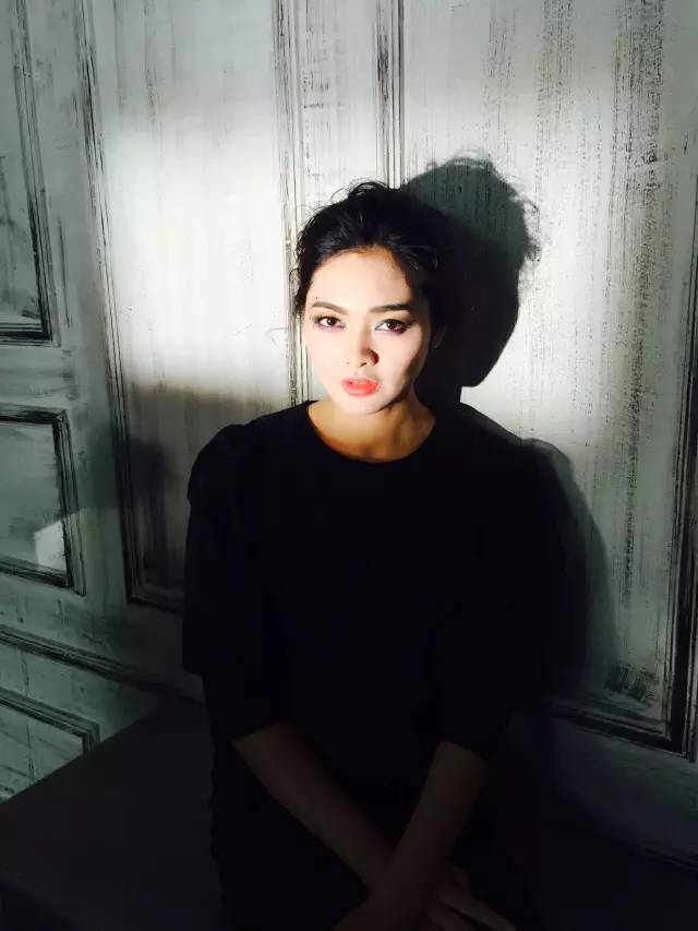 一秒变巨星，重姐绝美彩妆大片抢先看！