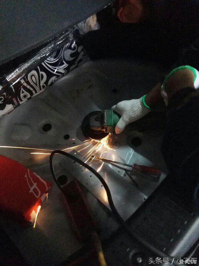 备胎改下挂式,背负式备胎改底挂怎么改