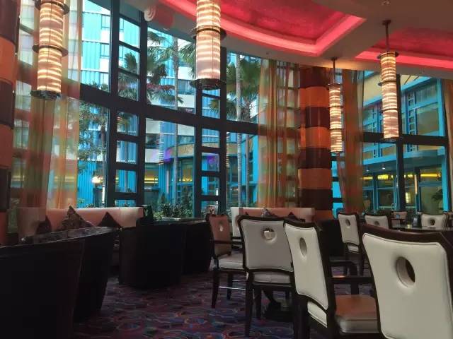 迪士尼好莱坞酒店门口有海边么,迪士尼好莱坞酒店要门票吗