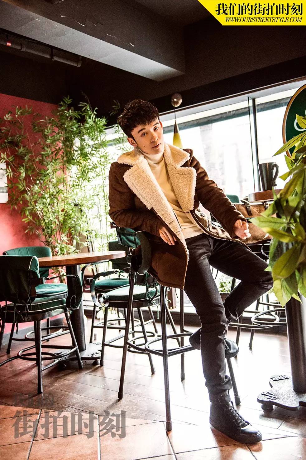 今天接着送钻石2016年美腻的街拍编辑们要带领大家成为穿衣高手！