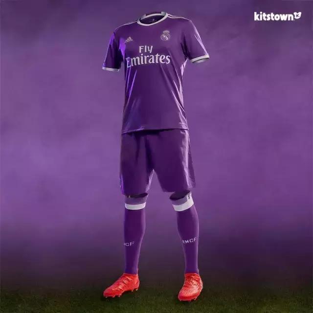 皇马球员与巴萨球员换球衣,西甲皇马不敌巴萨客场球衣