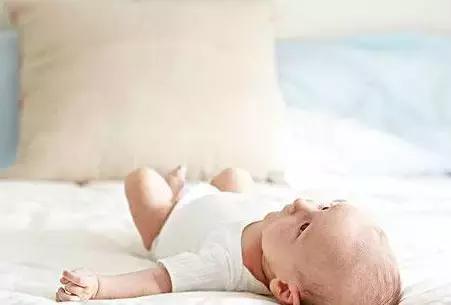 宝宝多大开始训练翻身,怎么样给宝宝练习翻身