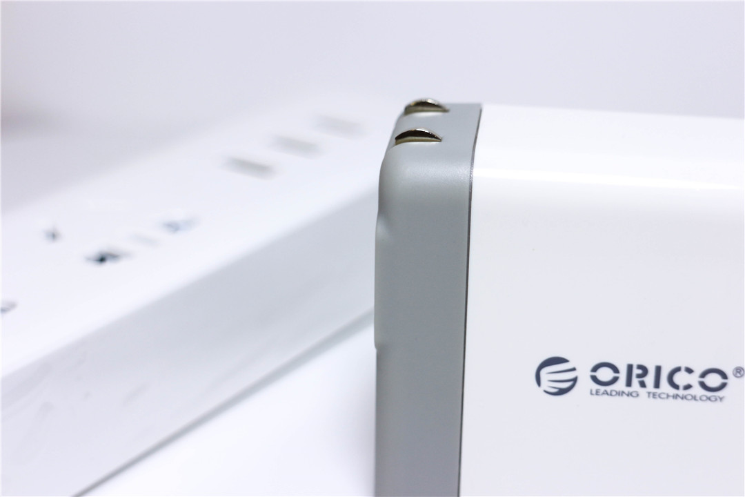 双口快速充电小钢炮，IPad也可2A满速充电