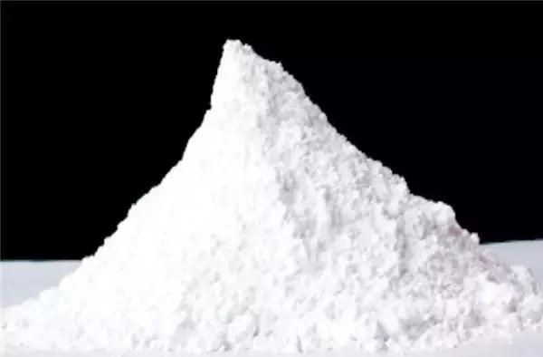 石灰弄到眼睛怎么办,石灰弄到眼睛里是什么感觉