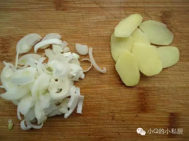 爆炒鸡胗的做法家常,辣椒爆炒鸡胗花