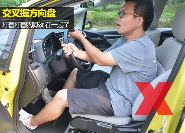 方向盘正确握法和打法,安全打方向盘