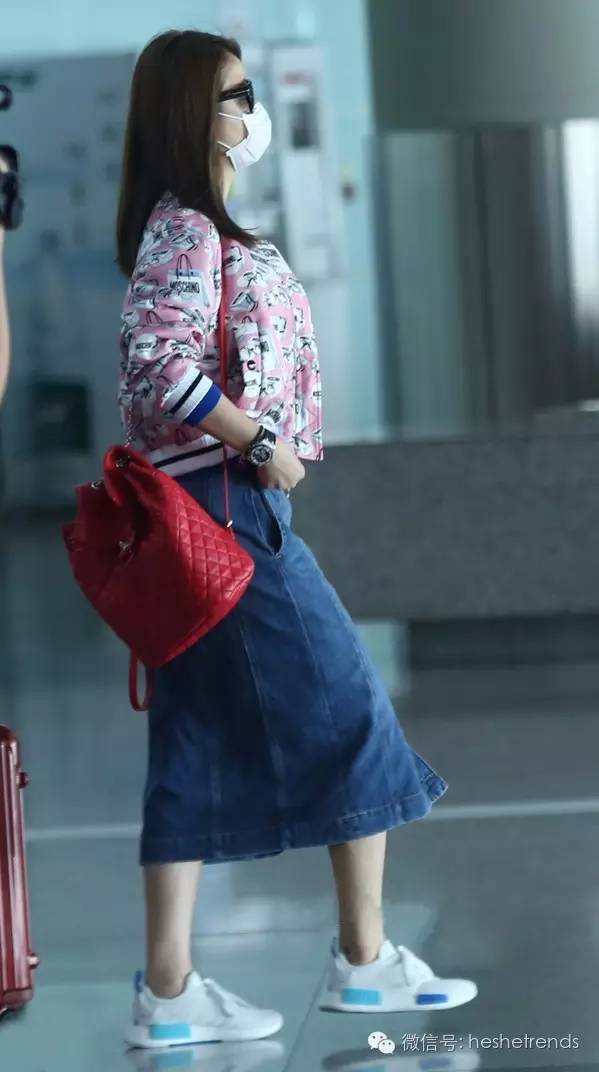 你知道就算大雨让整座城市颠倒你还可以解放双手背双肩包