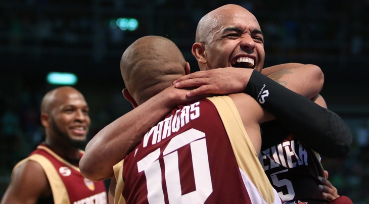 周琦易建联16-17cba总决赛,男篮世预赛周琦王哲林图片