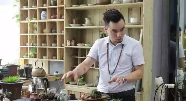 他身为美发师，却潜心钻研一株小草，短短2年竟成业界达人！