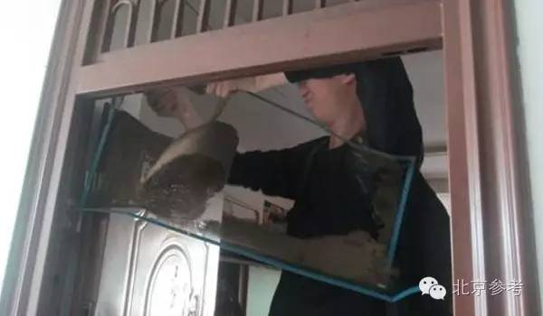 话题专骗“不知道”：“防火纱窗”没吹的那样神！不信你看