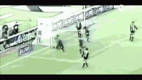 进球庆祝抓草皮吃被红牌罚下,庆祝进球之后被队友打