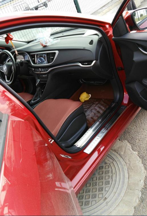 空间足够乘坐舒适,空间宽裕动力足够家用