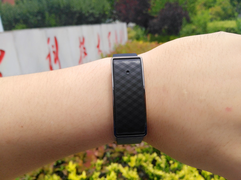 荣耀手环颜色测评,紫外线强弱