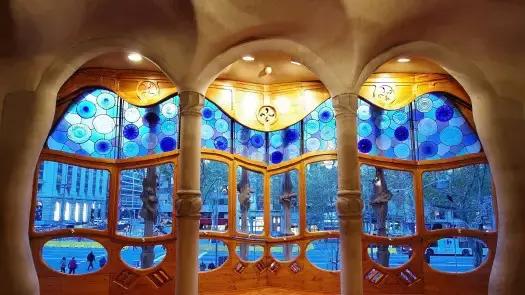 巴塞罗那自由行攻略,免费玩转西班牙马德里不思议