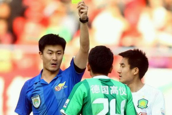 盘点上赛季中超联赛的争议判罚,中超球迷评价比赛