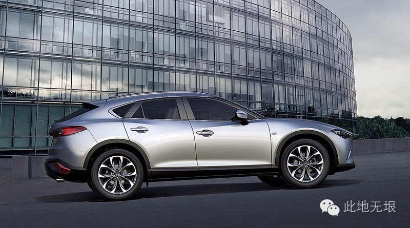 尽管我被卡在后排座椅上，我还是给这款车点了赞